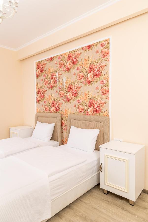 Rose Hotel Vake Tiflis Exterior foto